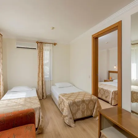 Hotel Victory Volare Side